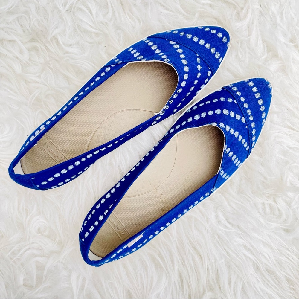 Sanuk Kat Prowl Blue Print Dots Canvas Slip On Point Toe Shoe
